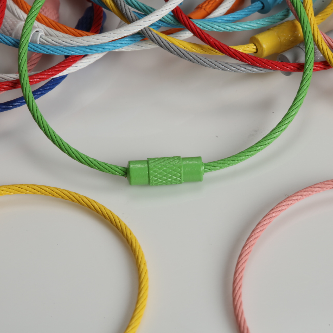 Mehrfarbige, lackierte Stahl-S – Jewelry Making Wire Bewertung und Preis